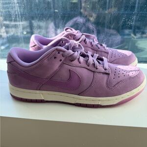 Nike Women's Lavender Sneakers